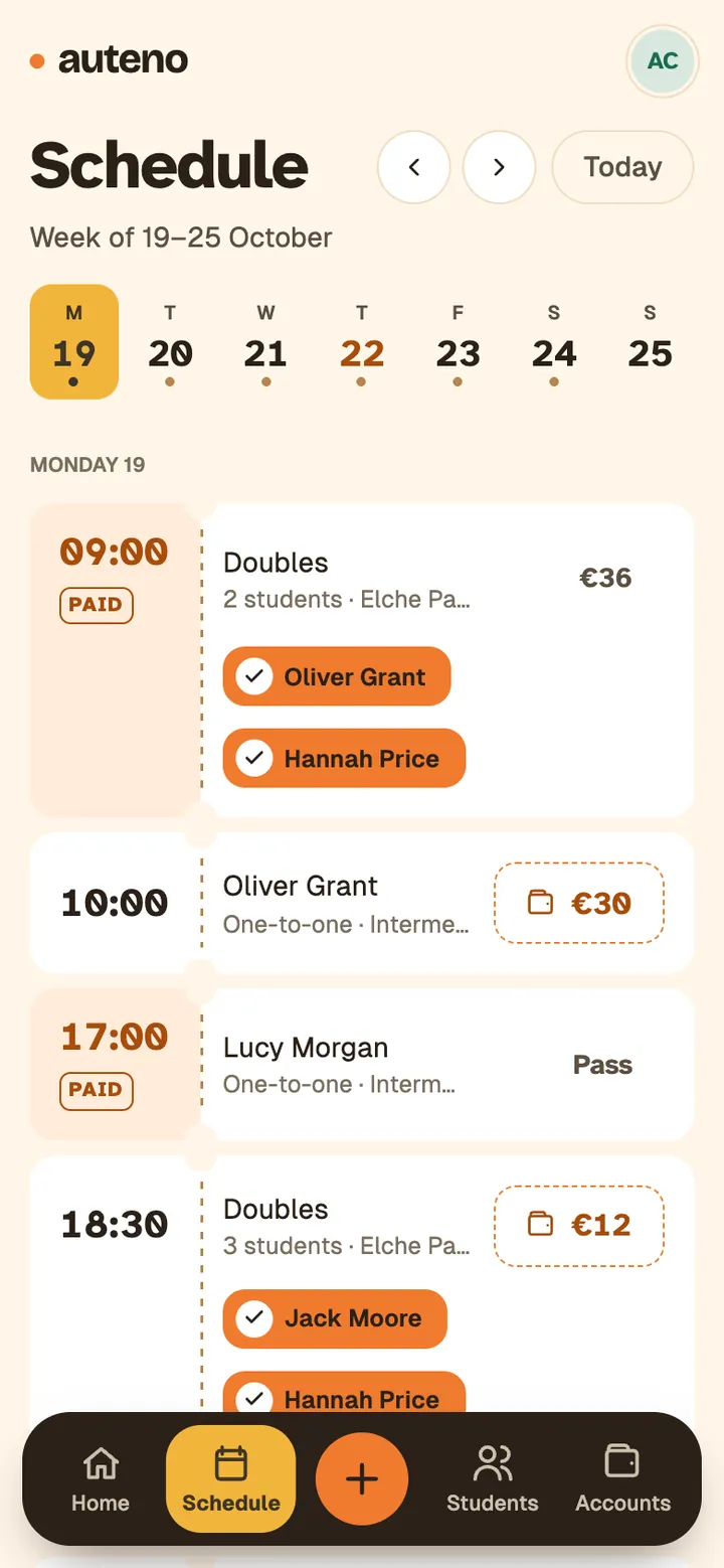 Auteno's schedule on a phone: today's lessons, paid, pending and on a pass.